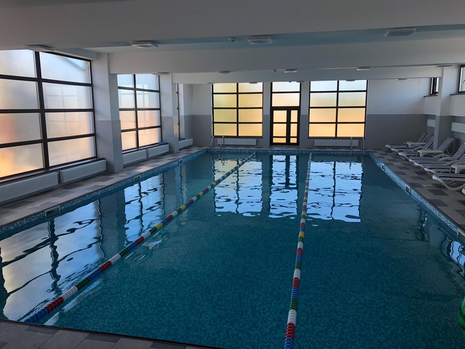 Piscină interioară
